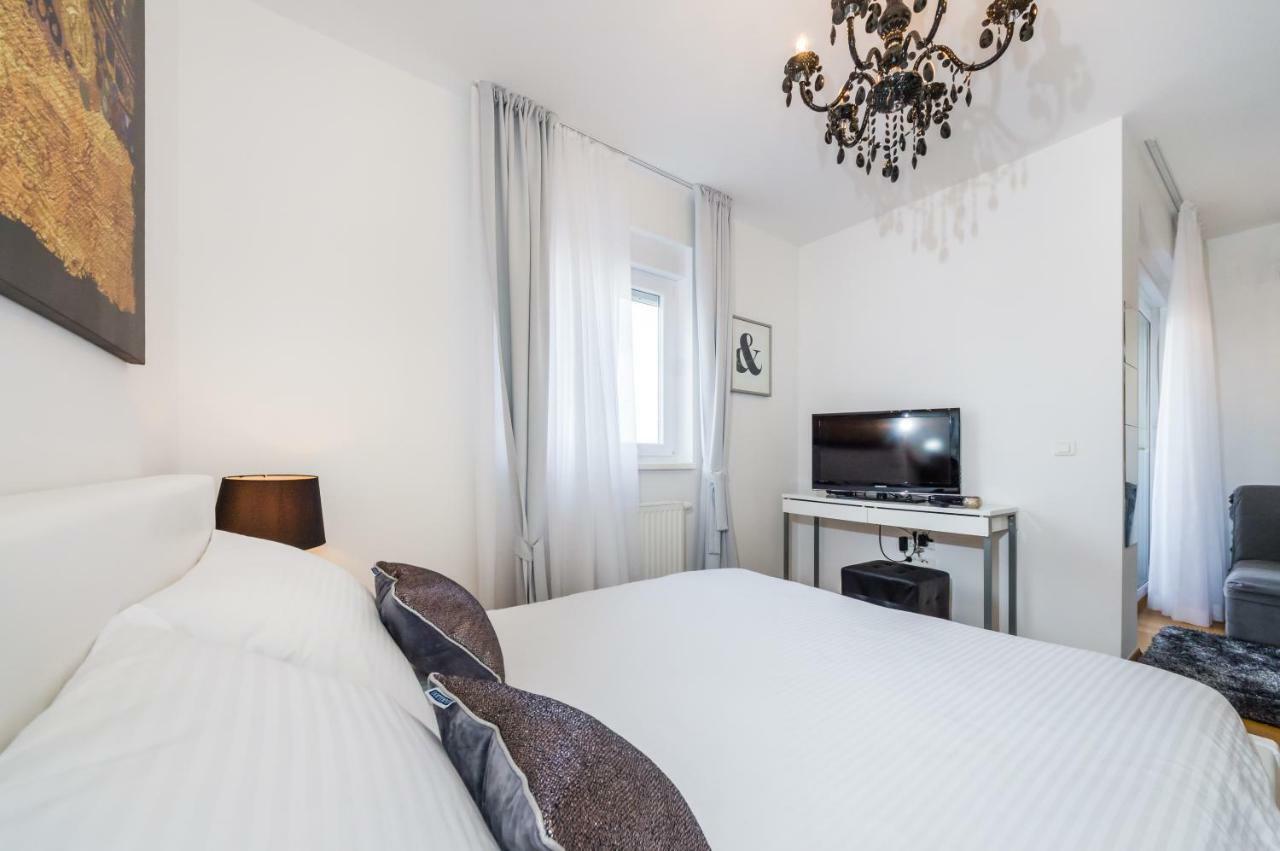 Studio Apartment K & K With Free Garage Zadar Exterior photo